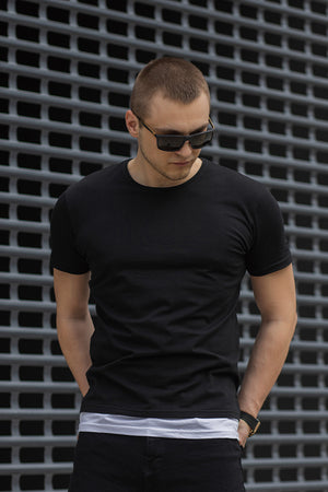 Sporty plain black tee